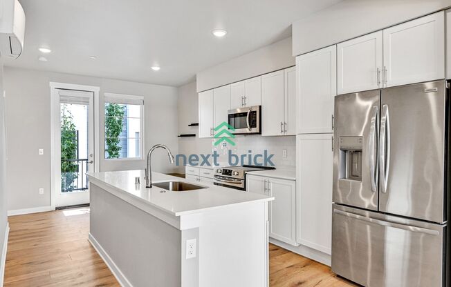 2 BEDS & 2.5 BATH TOWNHOUSE FOR RENT
