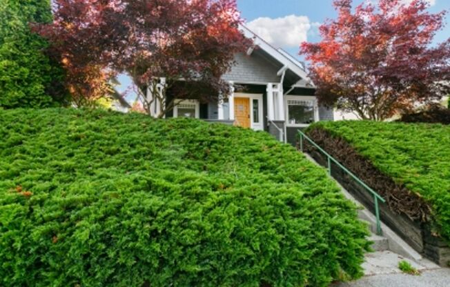2216 N Proctor