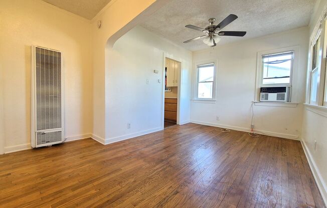 Clay St. - 1607