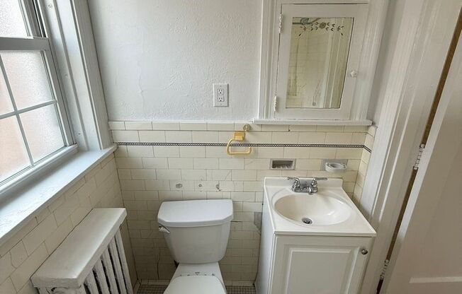 Studio, 1 bath, 308 sqft, $1,175, Unit Bayard Manor 210