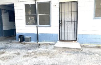 2br/1ba Apartment in Honolulu (Kalihi)