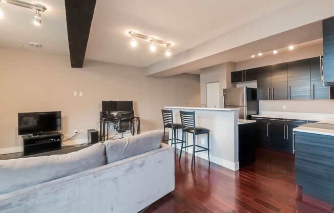 1 bed, 1.5 baths, 812 sqft, $1,575, Unit Mary 403