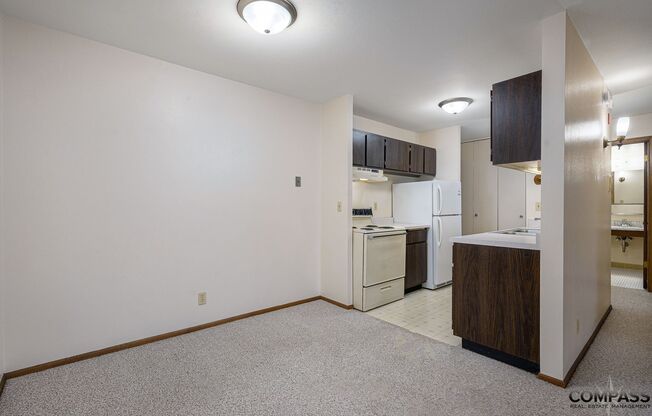 2 beds, 1.5 baths, 884 sqft, $1,275, Unit 305