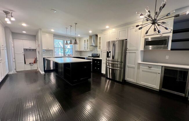 Luxurious 4-Bedroom Townhome in the Heart of Society Hill! Parking Available!