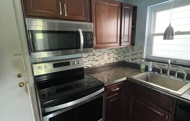 2 bed 1.5 bath home in Pittsburgh Pa!