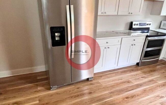 Massive 5 bedroom 1 bath house with fence in yard