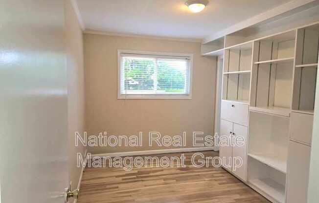 3 beds, 2 baths, 1,008 sqft, $2,200