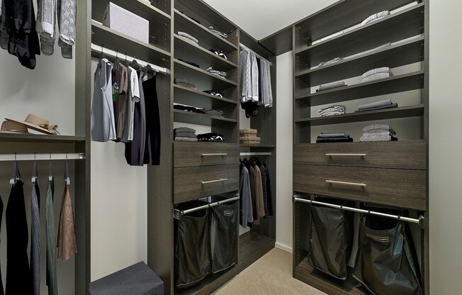 2 beds, 1.5 baths, 997 sqft, $3,950, Unit 719