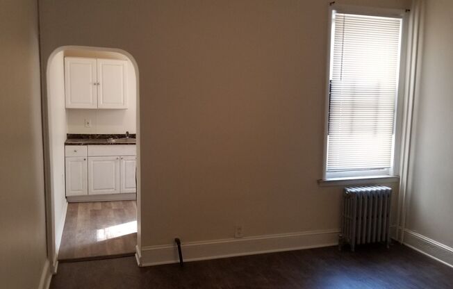 3 beds, 1 bath, $1,250