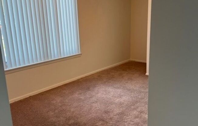 1 bed, 1 bath, 740 sqft, $1,600, Unit 00 - K- 7