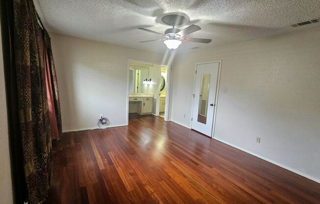 Charming 3 bedroom home with pool in Euless