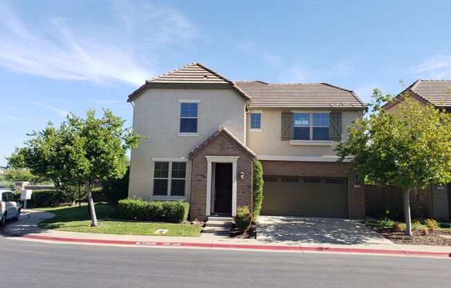 Large Executive 3 Bed, 2.5 Bath, 1963 sqft., Folsom Home for Lease.