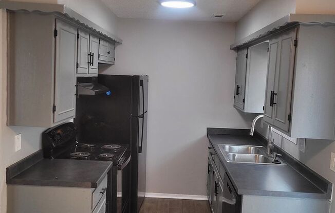 2 beds, 1 bath, 825 sqft, $890, Unit 2943-1