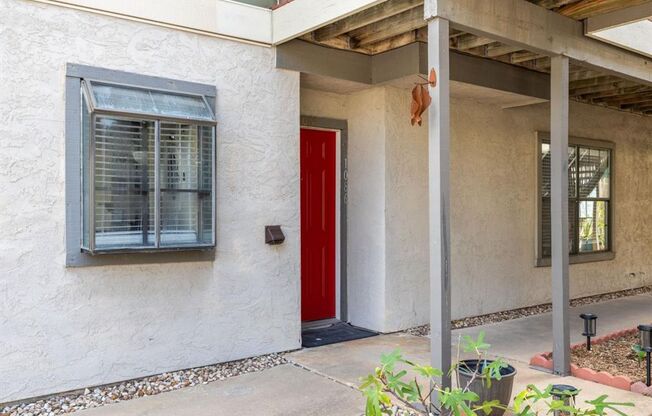 Charming 2 bd 2 bath Condo in Travis Oaks Condo in the Heart of Austin