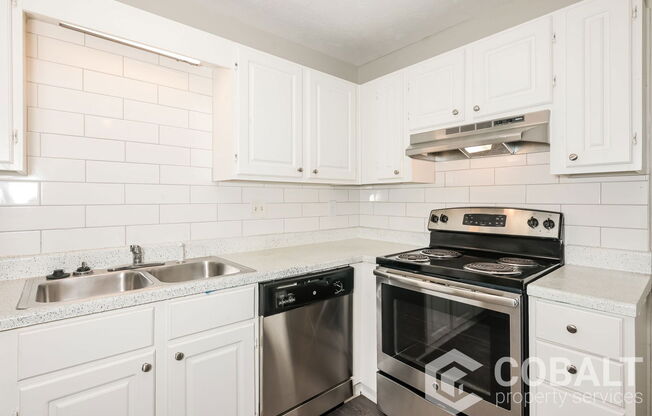 416 CREEKVIEW CT