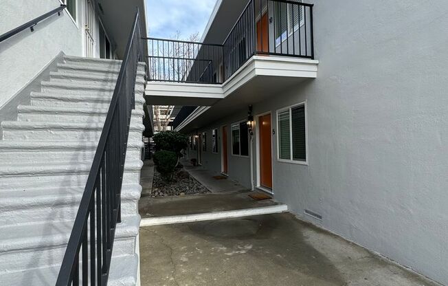 Beautifully updated 1/1 unit across the street from SJSU!