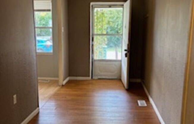 3 bedroom, 1 bathroom Triplex: Martinsville