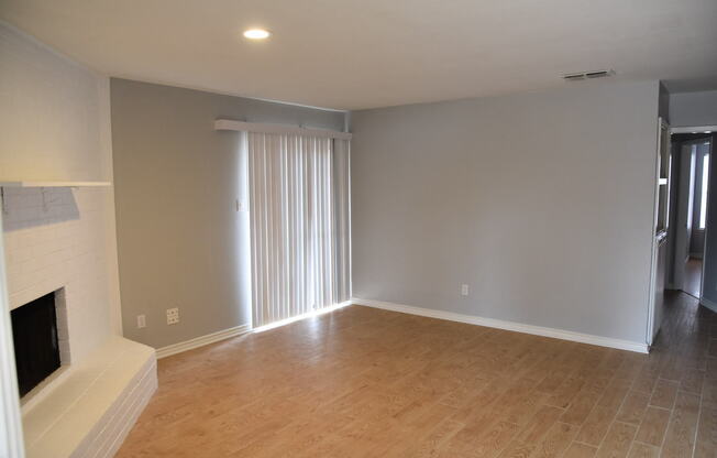 UPDATED 2/1 4-PLEX IN RIDGLEA