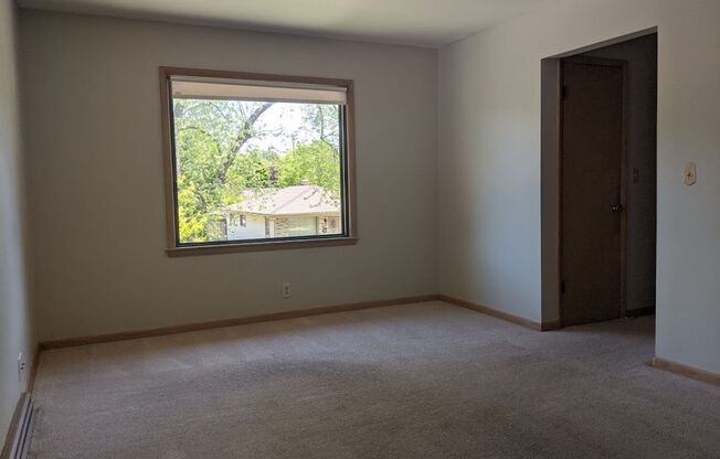 3 beds, 1 bath, 1,000 sqft, $1,150