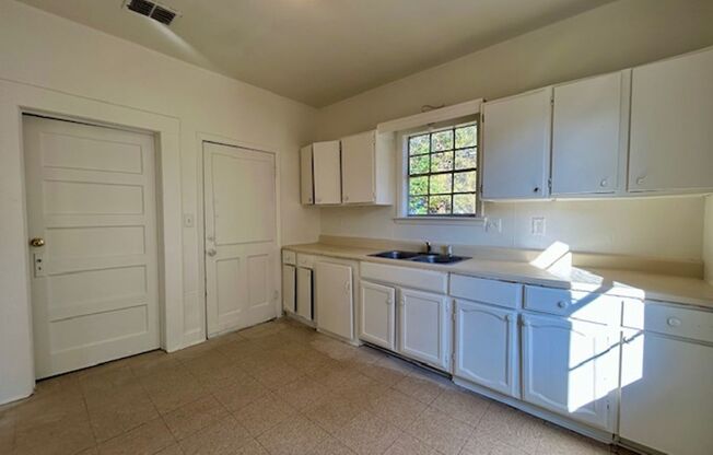 2 beds, 1 bath, $650