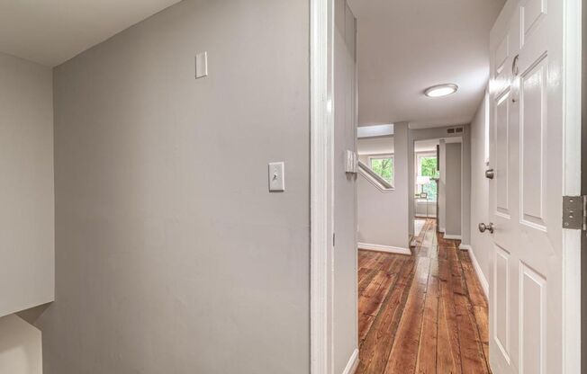 2 Level Condo with parking, close to metro, utilities included!