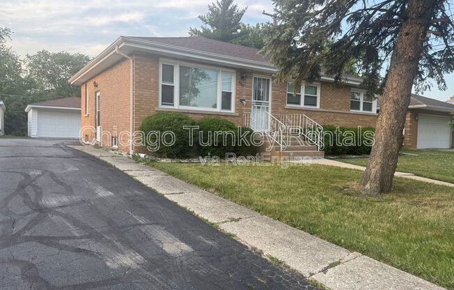 1006 E 163 PL