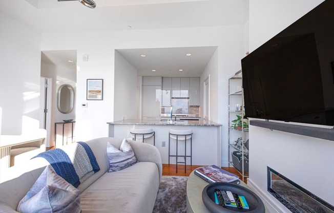 1 bed, 1.5 baths, 897 sqft, $10,000, Unit 3606