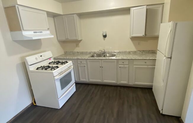 2 beds, 1 bath, 900 sqft, $999, Unit Custer-120