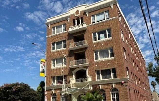 Charming Studio with Vintage Appeal