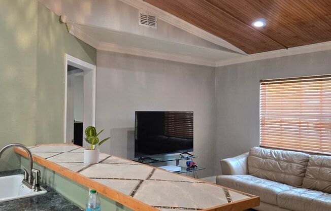 3 beds, 1 bath, $1,695