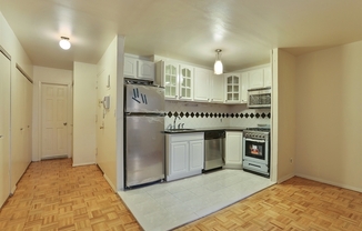 229 E 24 ST