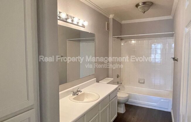 2 beds, 2 baths, 989 sqft, $1,395, Unit Unit 2089