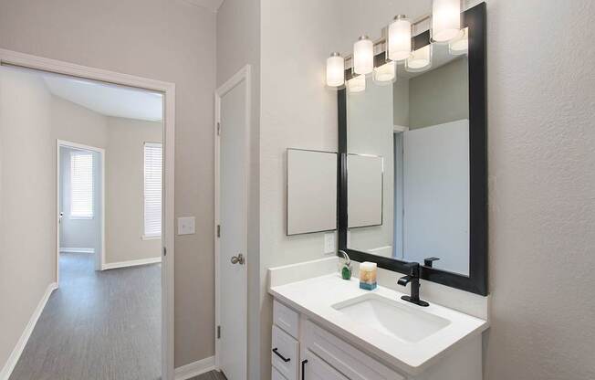 Bathrooms with quartz countertops and framed mirrors (Legacy Series)