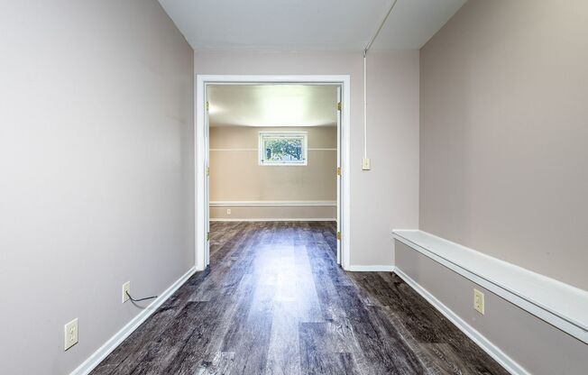 2 beds, 1 bath, 825 sqft, $959, Unit 3819 Jones St #104