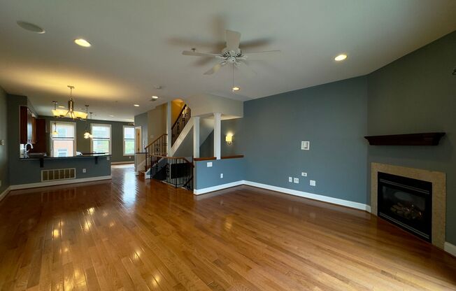 Charming 3BD/3.5BA Townhome with Attached Garage in Canton, MD!