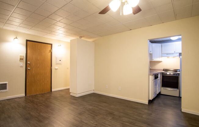 Great Studio in the Heart of NW Ready Now!