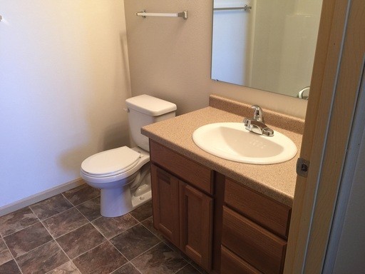 3 beds, 2 baths, $1,425, Unit 313
