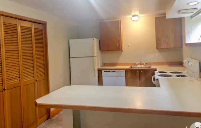 2 beds, 1 bath, $1,795