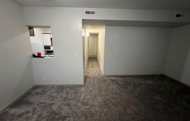 1 bed, 1 bath, $898, Unit 415 N 41st Avenue Unit #B5