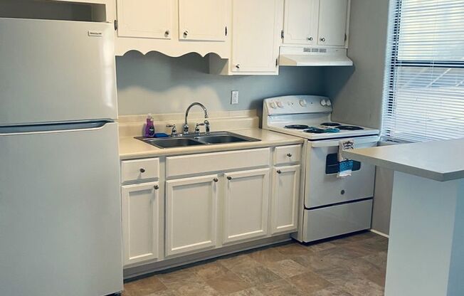 1 bed, 1 bath, 576 sqft, $765, Unit 3635-F