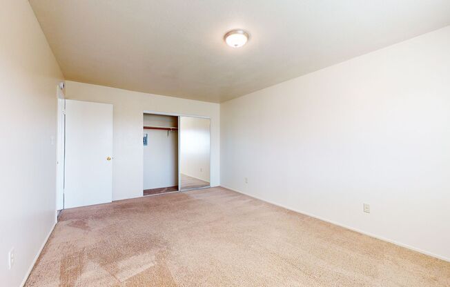 2 beds, 1 bath, $1,985, Unit 5235 Riverside Ave Apt 6