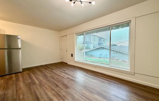 Newly Remodeled One Bedroom in Montavilla~ New Kitchen~ New LVP Flooring~ New Tile Shower Surround~ Pets Welcome~ Onsite Laundry~ Off Street Parking!