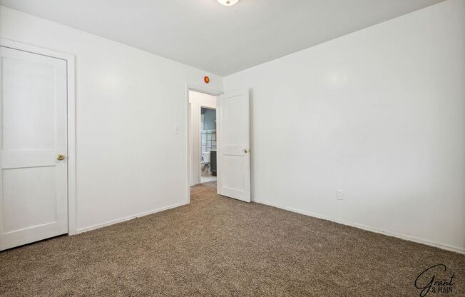 3 beds, 1 bath, $1,300