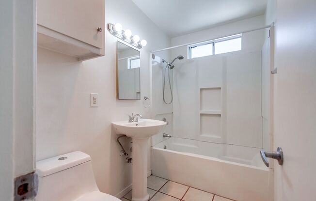 2 beds, 1 bath, 850 sqft, $2,450, Unit 10