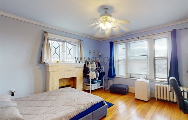 3 beds, 1 bath, 1,003 sqft, $4,700, Unit 14