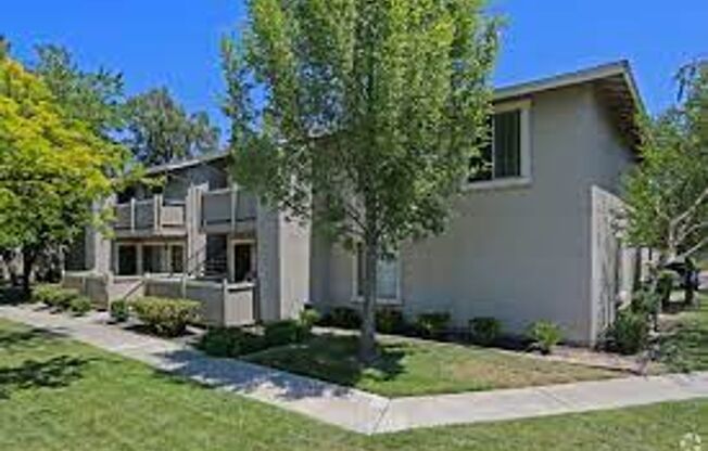 2 beds, 2 baths, 925 sqft, $1,595, Unit 7475 Stockton Blvd #59