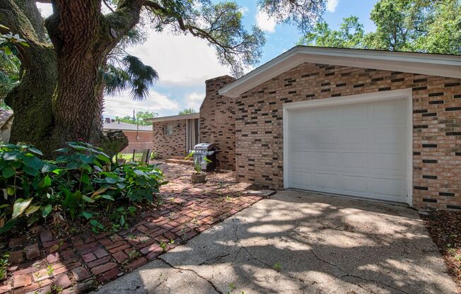Fully Furnished Home Just Outside NAS Pensacola Available Now!