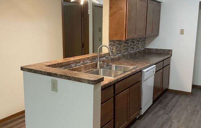 3 beds, 1 bath, 1,040 sqft, $1,695, Unit 3172-204