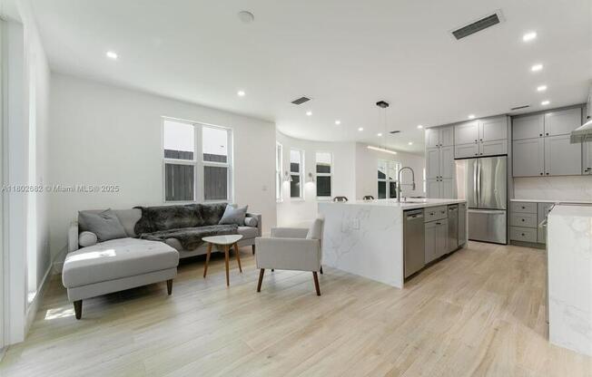3125 PAOLA DR