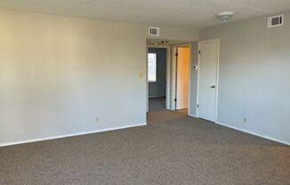 2 beds, 1 bath, $795, Unit B